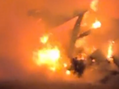 Inferno na estrada após carro rasgado ao meio em acidente em Sydney Inferno na estrada após carro rasgado ao meio em acidente em Sydney