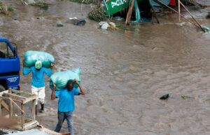 Inundações e deslizamentos de terra matam pelo menos 18 pessoas no Quénia Inundações e deslizamentos de terra matam pelo menos 18 pessoas no Quénia