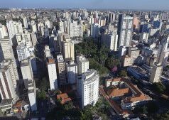 Investigação de jogos de azar no Brasil se amplia após dono da Brabet ser preso durante operação policial Um panorama aéreo do Centro de Campinas, Brasil.