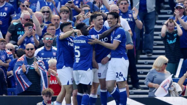 Ipswich Town garante promoção à Premier League depois de terminar em segundo lugar no campeonato
