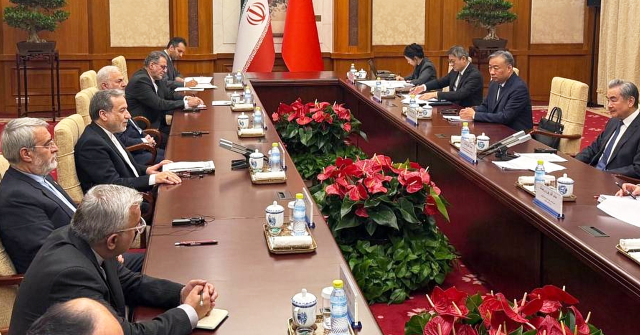 Irã elogia a China enquanto Trump voa para Pequim