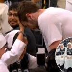 O pivô do Spurs, Luke Kornet, recebeu uma bênção das Irmãs Salesianas de St. John's antes da vitória dos Spurs por 103-82 sobre o Thunder.