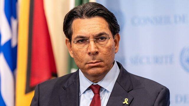 Israel acusa a ONU de colocá-lo na mesma lista negra Israel acusa a ONU de colocá-lo na mesma lista negra de violência sexual que os terroristas do Hamas, rompendo laços