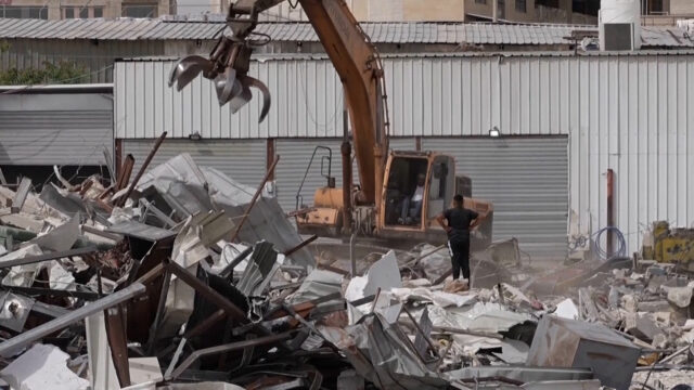 Israel destrói lojas palestinas para abrir caminho para estrada ligada Israel destrói lojas palestinas para abrir caminho para estrada ligada a assentamentos