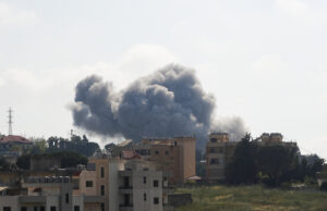 Israel ‘intensifica’ ataques no Líbano matando pelo menos 31 pessoas Israel ‘intensifica’ ataques no Líbano matando pelo menos 31 pessoas