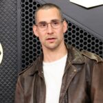 Jack Antonoff critica as pessoas que fazem música de IA como 'prostitutas sem Deus': 'Maus atores se revelarão voluntariamente através da sujeira'