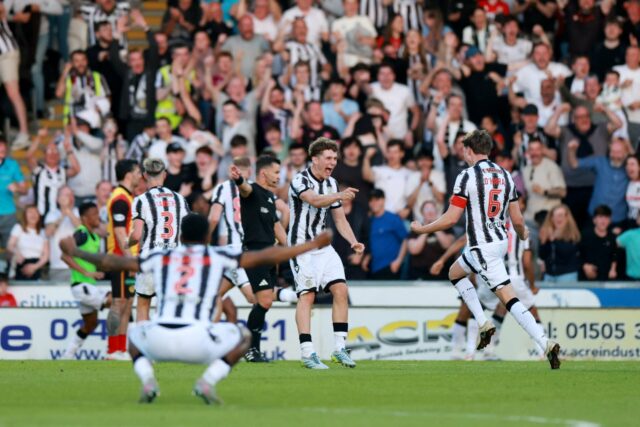 Jacob Devaney impressiona no play-off da Premiership da Escócia e Jacob Devaney impressiona no play-off da Premiership da Escócia e agora retorna ao Man Utd em missão