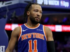 Jalen Brunson, do Knicks, diz que não é uma estrela – ele está errado PHILADELPHIA, PENNSYLVANIA - MAY 08: Jalen Brunson #11 of the New York Knicks looks on during Game Three of the Second Round of the NBA Eastern Conference Playoffs against the Philadelphia 76ers at Xfinity Mobile Arena on May 08, 2026 in Philadelphia, Pennsylvania. (Photo by Emilee Chinn/Getty Images)