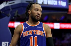 Jalen Brunson, do Knicks, diz que não é uma estrela – ele está errado PHILADELPHIA, PENNSYLVANIA - MAY 08: Jalen Brunson #11 of the New York Knicks looks on during Game Three of the Second Round of the NBA Eastern Conference Playoffs against the Philadelphia 76ers at Xfinity Mobile Arena on May 08, 2026 in Philadelphia, Pennsylvania. (Photo by Emilee Chinn/Getty Images)