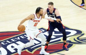 Jalen Brunson, do Knicks, é nomeado para o segundo time da NBA pela terceira temporada consecutiva O guarda do New York Knicks, Jalen Brunson (11), entra na quadra enquanto o guarda do Cleveland Cavaliers, Sam Merrill (5), o persegue durante o segundo quarto.