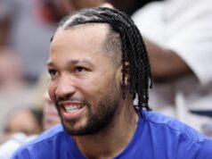 Jalen Brunson e Knicks mostram por que são favoritos no Leste após a derrota no jogo 1 New York Knicks star Jalen Brunson smiles during Atlanta Hawks playoff game