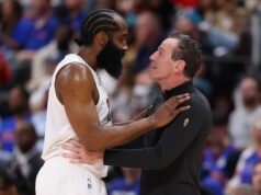 James Harden não esconde pensamentos sobre o técnico dos Cavaliers, Kenny Atkinson James Harden doesn't hold back on Cavs coach.