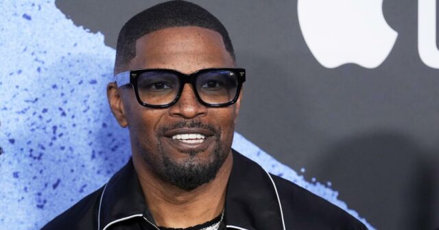 Jamie Foxx e sua namorada Alyce Huckstepp estão esperando um bebê, o terceiro do ator
