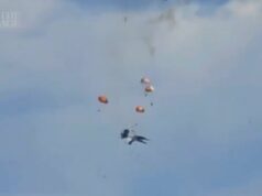 Jatos da Marinha dos EUA colidem no ar em show aéreo de Idaho Jatos da Marinha dos EUA colidem no ar em show aéreo de Idaho