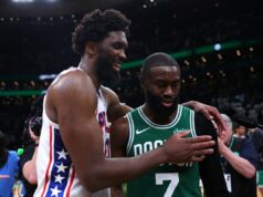 Jaylen Brown acusa Joel Embiid de ‘flopar’ depois que 76ers eliminaram o Celtics Jaylen Brown acusa Joel Embiid de 'flopar' depois que 76ers eliminaram o Celtics
