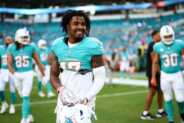 Jaylen Waddle #17 of the Miami Dolphins.