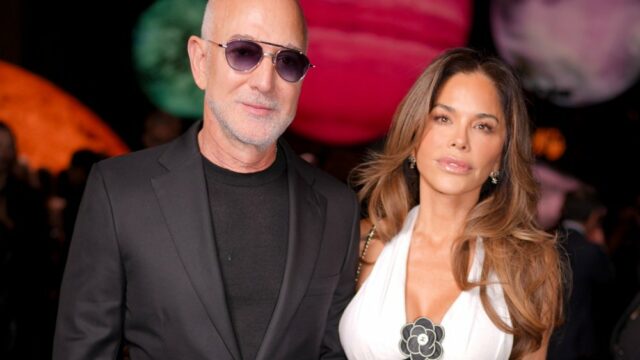 Jeff Bezos e Lauren Sánchez apresentando a pré-festa do Met Gala (EXCLUSIVO)
