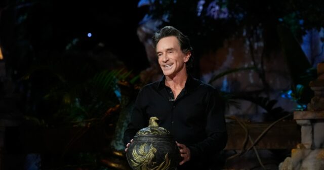 Jeff Probst estraga o final de 'Survivor' Momento antes de Jeff Probst estraga o final de 'Survivor' Momento antes de ir ao ar: 'Gotta Love Live TV'
