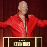 Jeff Ross sobre a 'tensão real' por trás do 'Roast of Kevin Hart', sua piada favorita e quem ele quer espetar em seguida (EXCLUSIVO)
