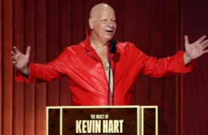Jeff Ross sobre a ‘tensão real’ por trás do ‘Roast of Kevin Hart’, sua piada favorita e quem ele quer espetar em seguida (EXCLUSIVO) Jeff Ross sobre a 'tensão real' por trás do 'Roast of Kevin Hart', sua piada favorita e quem ele quer espetar em seguida (EXCLUSIVO)
