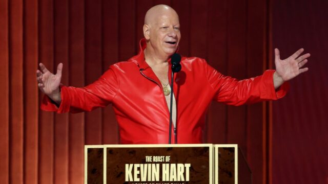 Jeff Ross sobre a 'tensão real' por trás do 'Roast of Kevin Hart', sua piada favorita e quem ele quer espetar em seguida (EXCLUSIVO)
