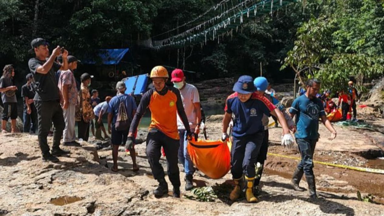 Jembatan Gantung Wisata di Labuan Bajo Ambruk, Dua Turis Áustria Tewas
