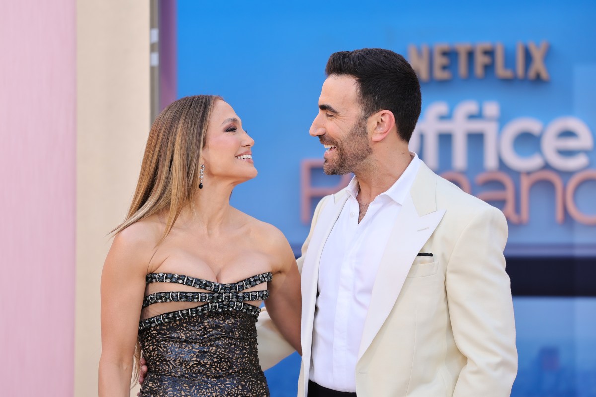 LOS ANGELES, CALIFORNIA - MAY 26: (L-R) Jennifer Lopez and Brett Goldstein attend the world premiere of Netflix's