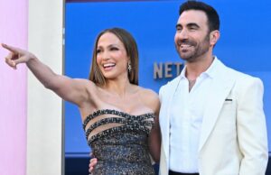 Jennifer Lopez sobre o encontro com o costar Brett Goldstein de ‘Office Romance’ pela primeira vez e aquele vídeo viral ‘fora do campus’: ‘O show é tão fofo e eu adoro isso’ Jennifer Lopez sobre o encontro com o costar Brett Goldstein de 'Office Romance' pela primeira vez e aquele vídeo viral 'fora do campus': 'O show é tão fofo e eu adoro isso'