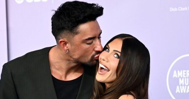 Jessi Draper, das esposas mórmons, aborda status de relacionamento com A esposa mórmon Jessi Draper diz que Marciano está na lista de rapazes com quem ela está namorando depois de se beijar