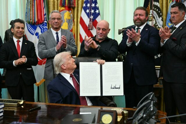 Joe Rogan mantém posição contra a guerra no Irã, apesar dos esforços de Trump para reconquistá-lo
