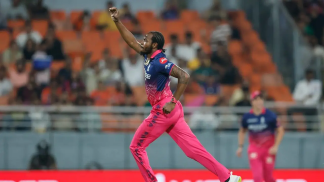 Jofra Archer reivindica postigos rápidos; SRH atinge 132 corridas em Jofra Archer reivindica postigos rápidos; SRH atinge 132 corridas em 10 saldos contra RR