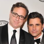 John Stamos se lembra da morte 'esmagadora' de Bob Saget 2 anos depois: homenagens ao elenco de 'Full House'