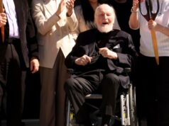 John Williams retorna ao North Hollywood High, que o homenageia com um novo centro de artes cênicas John Williams retorna ao North Hollywood High, que o homenageia com um novo centro de artes cênicas