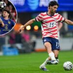 Johnny Cardoso nº 15 dos EUA passa a bola durante jogo contra a Bélgica em 28 de março de 2026.