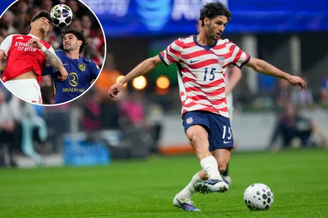 Johnny Cardoso nº 15 dos EUA passa a bola durante jogo contra a Bélgica em 28 de março de 2026.