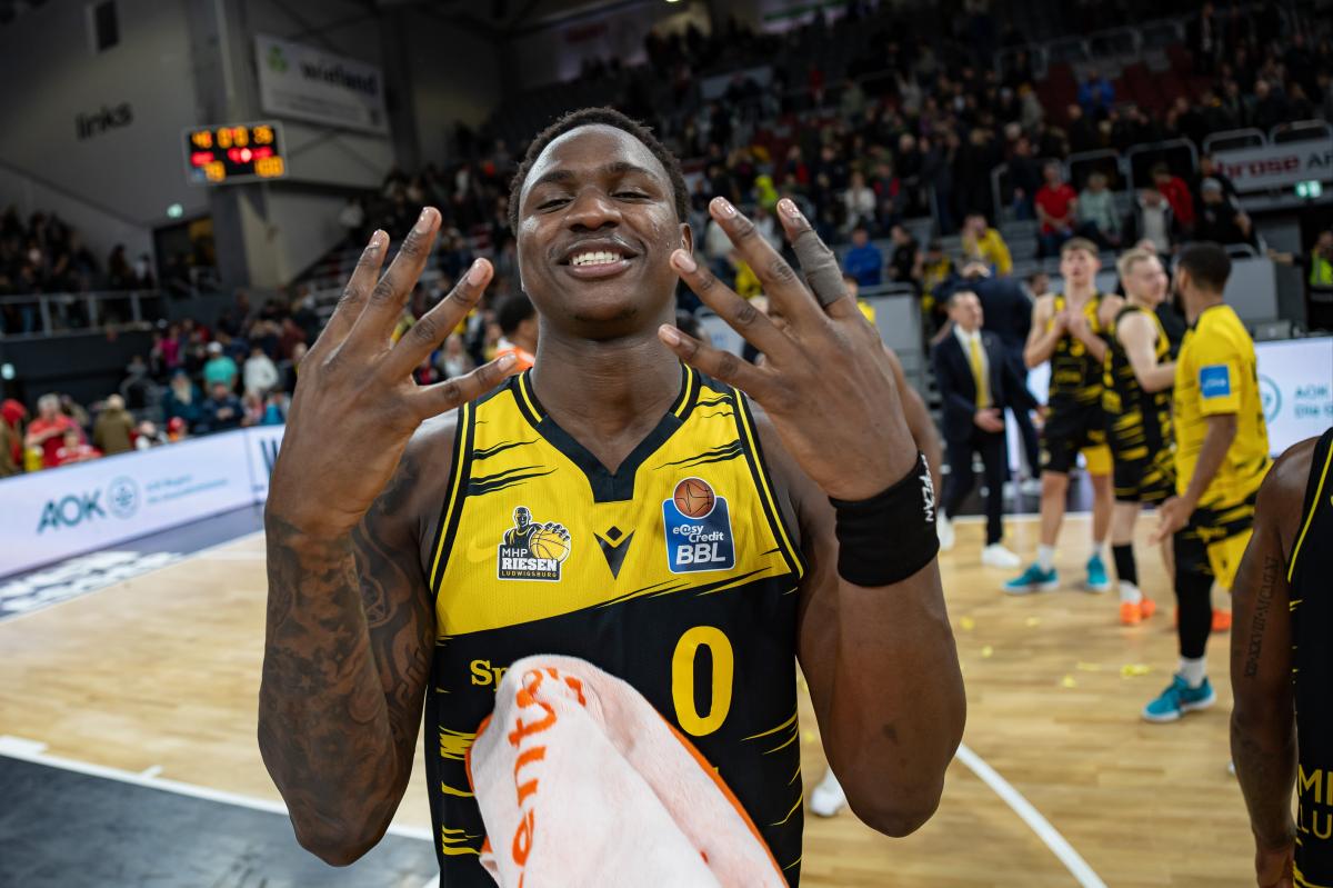John's consegue outro recruta internacional com o compromisso de Babacar Sane