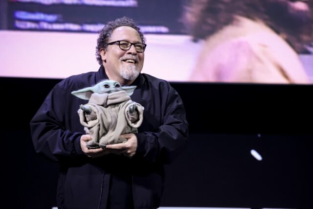 Jon Favreau diz que Baby Yoda se tornou um balão do desfile da Macy's fez com que o sucesso de Grogu parecesse “outro nível”
