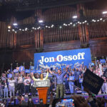 Jon Ossoff e Keisha Lance Bottoms mostram vantagem na Geórgia enquanto os republicanos lutam no segundo turno