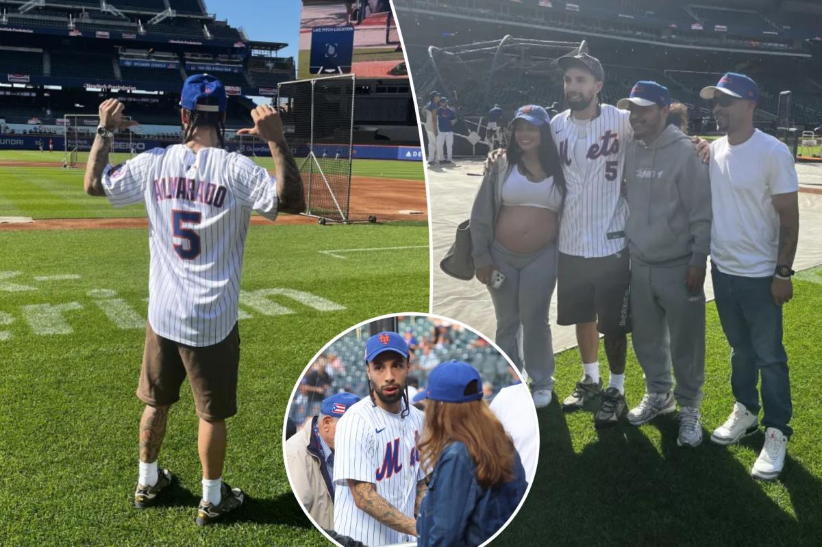 Jose Alvarado assiste ao jogo do Mets enquanto os Knicks se preparam para as finais da NBA