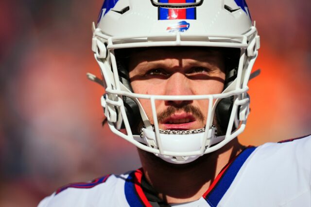 Josh Allen fala sobre a adição do DJ Moore fora Josh Allen #17 of the Buffalo Bills.