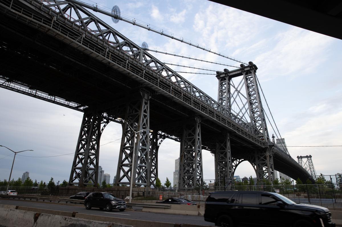 Jovem de 14 anos morto, outro adolescente crítico após manobra de surf no metrô da Ponte Williamsburg