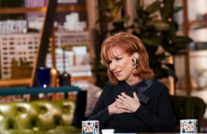 Joy Behar se afasta temporariamente de ‘The View’ enquanto leva sua peça para Londres Joy Behar se afasta temporariamente de 'The View' enquanto leva sua peça para Londres