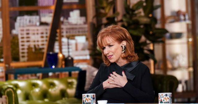 Joy Behar se afasta temporariamente de 'The View' enquanto leva Joy Behar se afasta temporariamente de 'The View' enquanto leva sua peça para Londres
