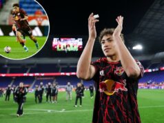 Julian Hall, jovem estrela do Red Bull Nova York, faz história na MLS com hat-trick Julian Hall #16 do Red Bull New York comemora após uma vitória por 3-2 na partida da MLS contra o Columbus Crew no Sports Illustrated Stadium em 13 de maio de 2026 em Harrison, Nova Jersey.