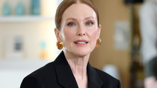 Julianne Moore liderará filme de comédia entre mãe e filha Julianne Moore liderará filme de comédia entre mãe e filha da Netflix, Barack e Michelle Obama's Higher Ground (EXCLUSIVO)