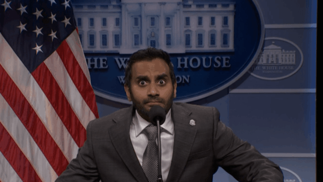 Kash Patel de Aziz Ansari faz parceria com Pete Hegseth de Colin Jost para falar sobre o Irã, aumento de preços no 'SNL'
