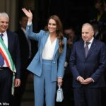 A Princesa de Gales sendo recebida na cidade de Reggio Emilia no início de sua visita à Itália. Kate está visitando a área marcando um próximo passo significativo no trabalho da Royal Foundation Centre for Early Childhood à medida que ela se expande internacionalmente. Data da foto: quarta-feira, 13 de maio de 2026. Foto PA. O crédito da foto deve ser: Jordan Pettitt/PA Wire
