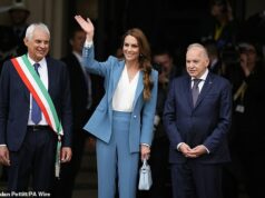 Kate recebe boas-vindas entusiasmadas dos italianos enquanto centenas de pessoas se reúnem para cumprimentá-la na primeira visita real desde o tratamento do câncer – atualizações ao vivo A Princesa de Gales sendo recebida na cidade de Reggio Emilia no início de sua visita à Itália. Kate está visitando a área marcando um próximo passo significativo no trabalho da Royal Foundation Centre for Early Childhood à medida que ela se expande internacionalmente. Data da foto: quarta-feira, 13 de maio de 2026. Foto PA. O crédito da foto deve ser: Jordan Pettitt/PA Wire