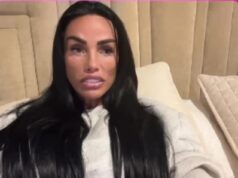 Katie Price ataca Lee Andrews por não ter conseguido chegar ao Reino Unido enquanto ela classifica o relacionamento deles como uma ‘novela’ e a irmã Sophie diz ‘você merece coisa melhor’ Katie Price ataca Lee Andrews por não ter conseguido chegar ao Reino Unido enquanto ela classifica o relacionamento deles como uma ‘novela’ e a irmã Sophie diz ‘você merece coisa melhor’
