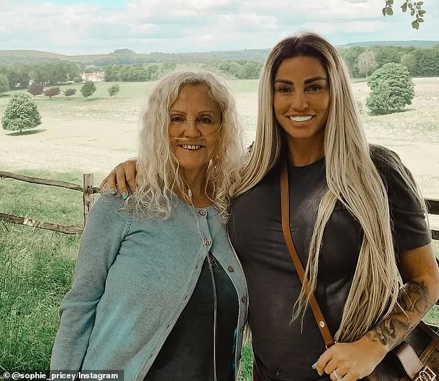 Katie Price deixa a amada mãe Amy ‘tão chateada’ depois de esnobá-la em meio ao misterioso desaparecimento e passagem pela prisão do marido Lee Andrews